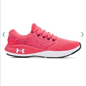 NIB Under armour charged vantage woman running shoe